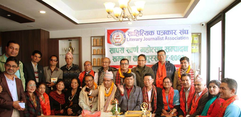 कृति सम्पादकहरू पुरस्कृत